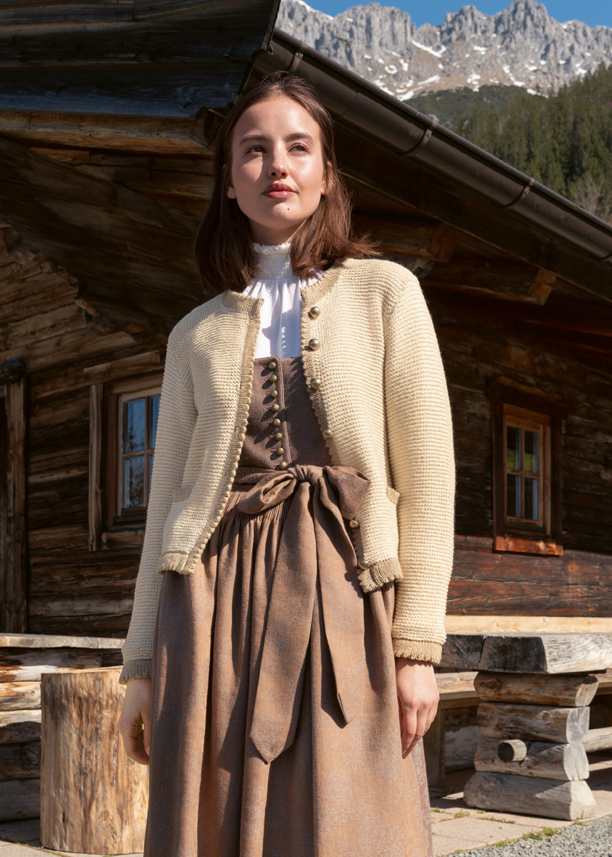 Lana Grossa TRACHTEN No. 9 - Edición alemana